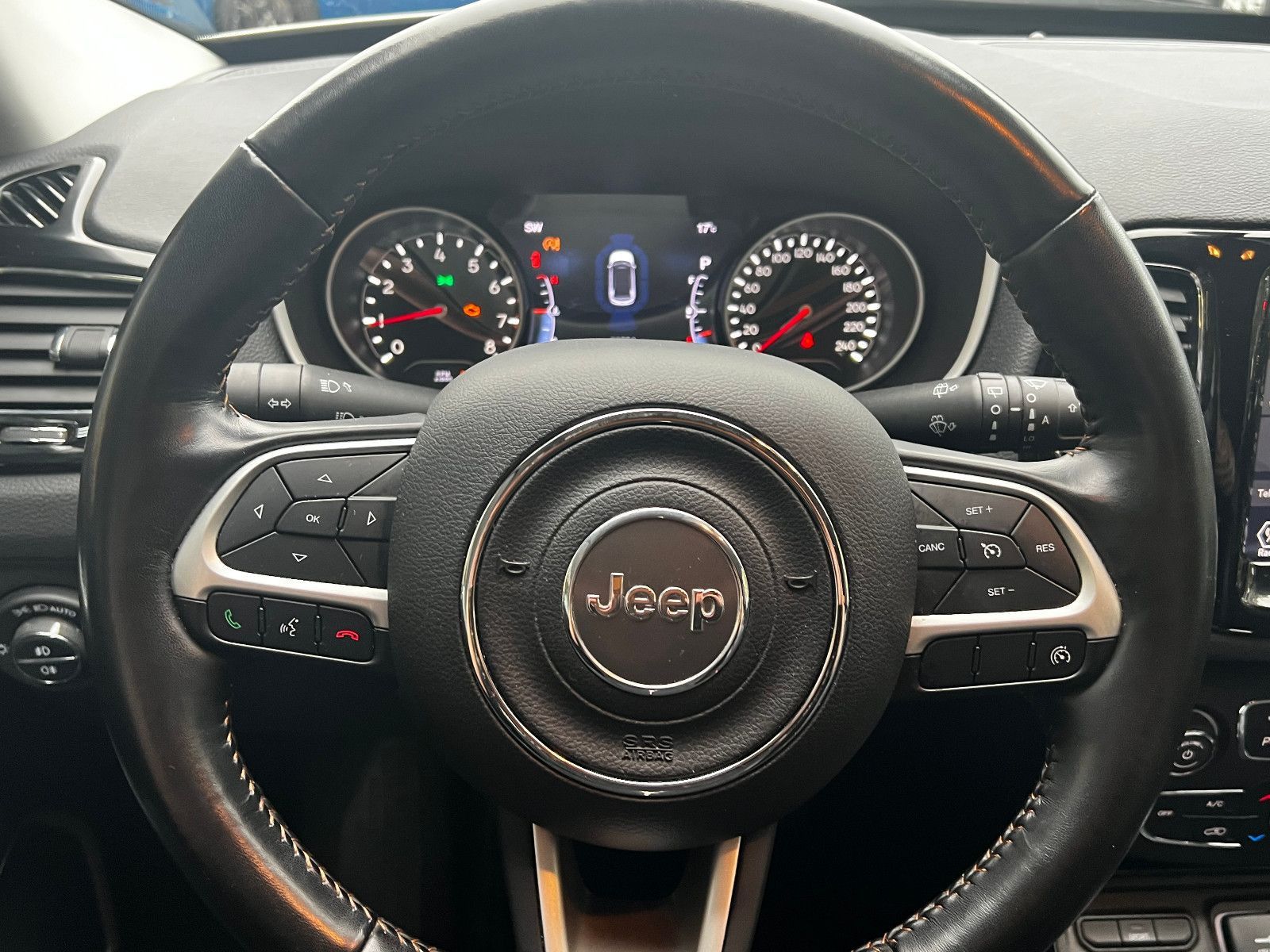 Fahrzeugabbildung Jeep Compass 1.3 T-GDI I4 LIMITED DCT 150 PS