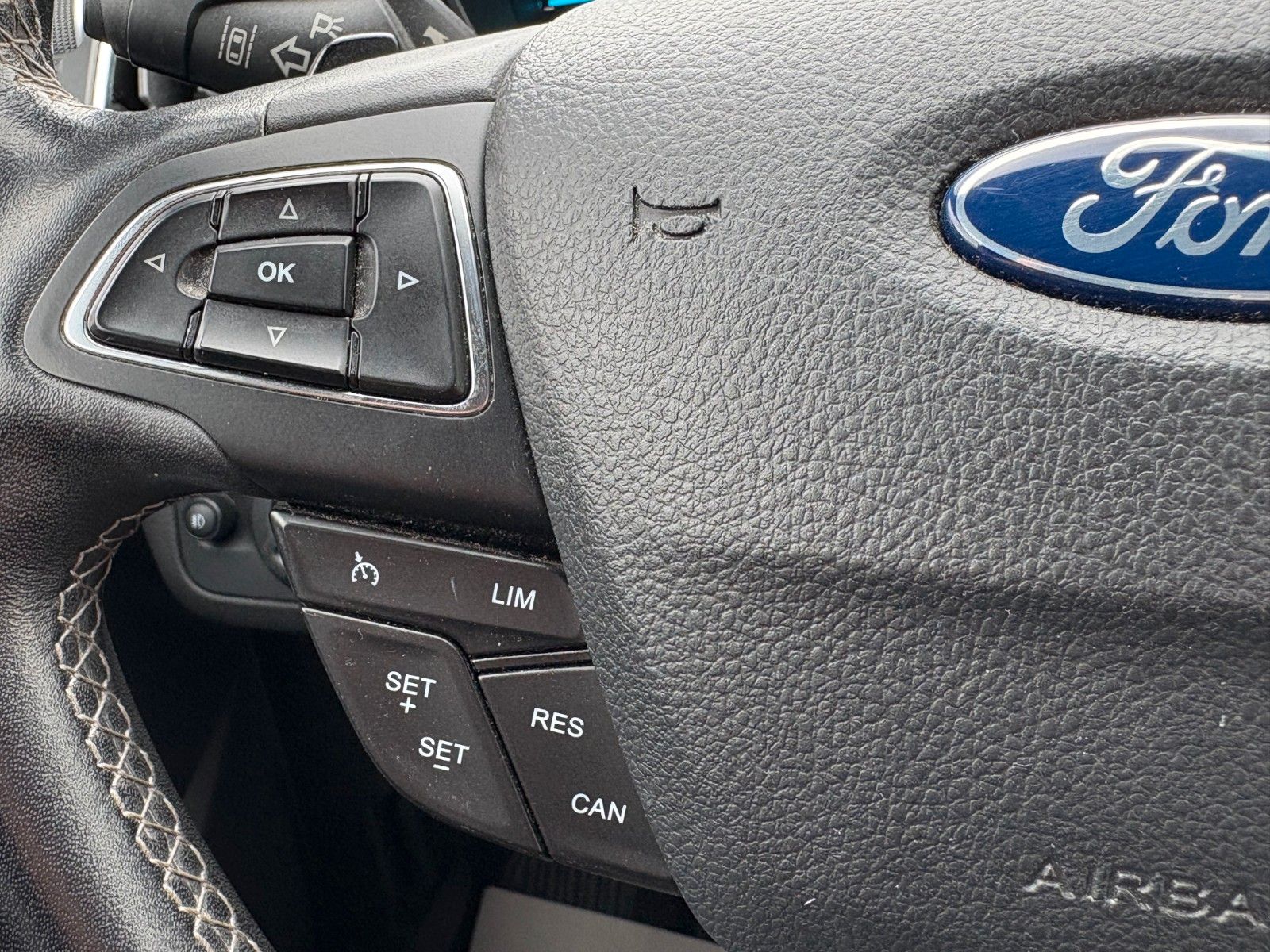 Fahrzeugabbildung Ford Kuga 2.0 TDCi 4x4 ST-Line Aut. Navi Leder Xenon