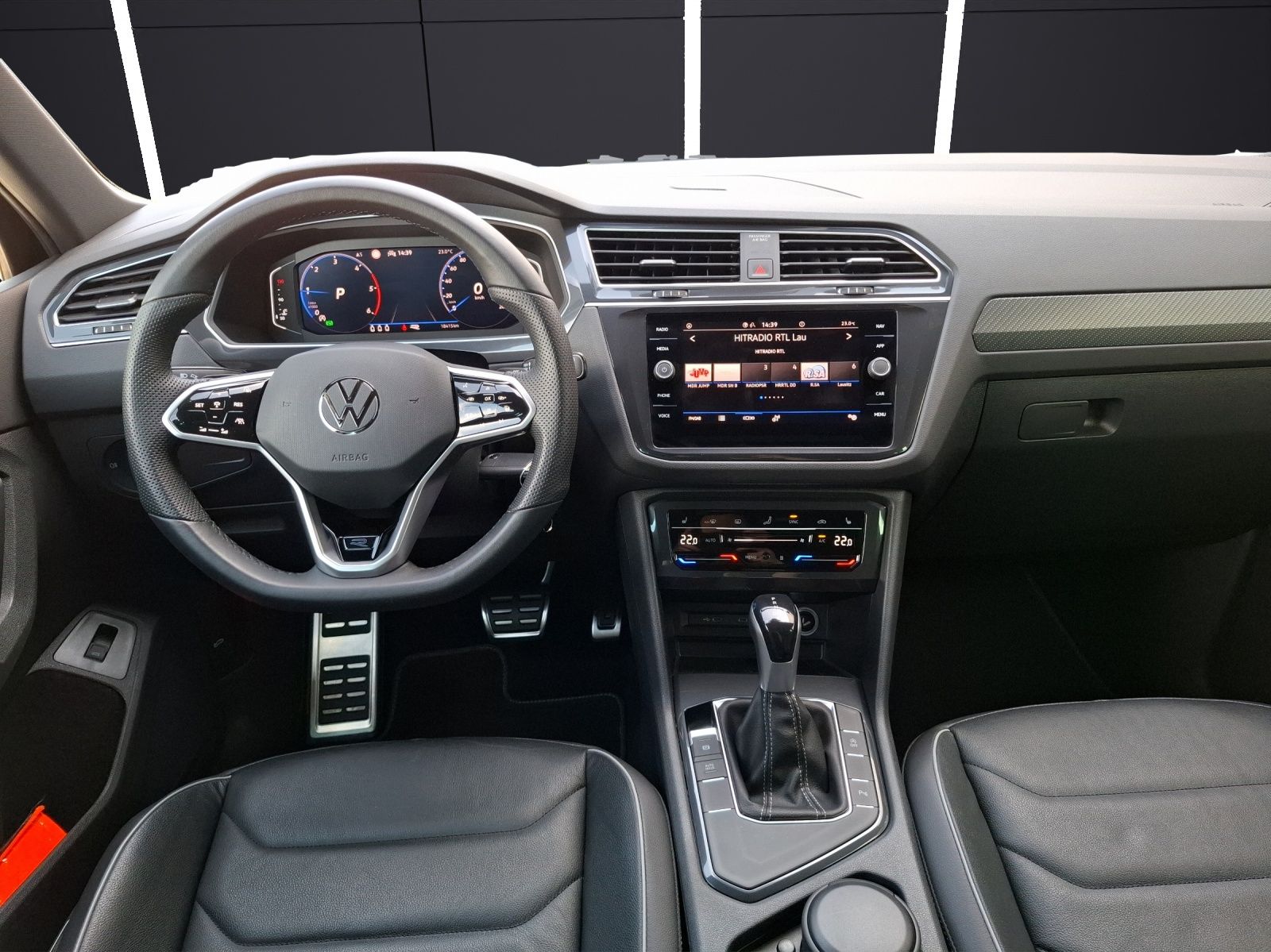 Fahrzeugabbildung Volkswagen Tiguan TDI R-Line DSG STH AHK LED AID ACC RFK 20