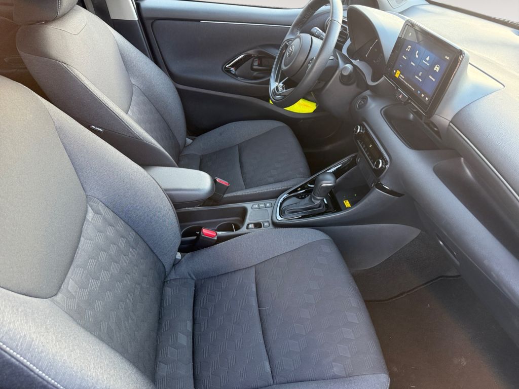 Fahrzeugabbildung Toyota Yaris Hybrid 116 1.5 VVT-i Teamplayer