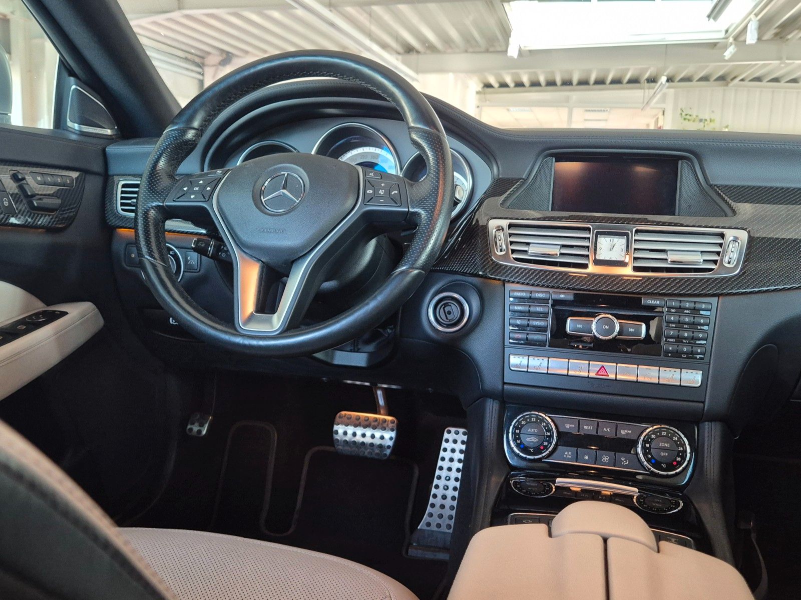 Fahrzeugabbildung Mercedes-Benz CLS 500 SB/Fahrzeug der Weltpremiere 2012