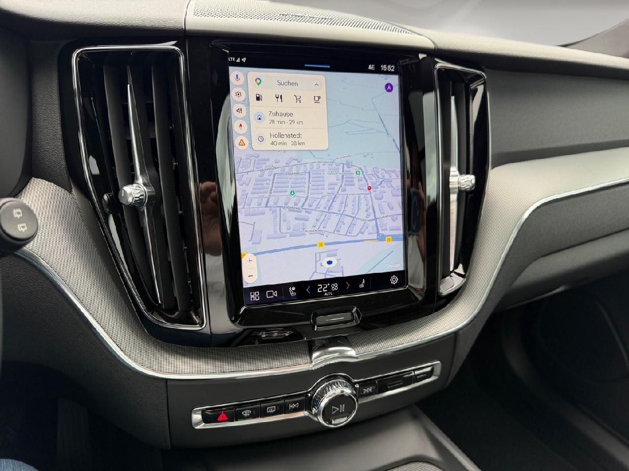 Fahrzeugabbildung Volvo XC60 B4 Diesel Plus Dark 2WD