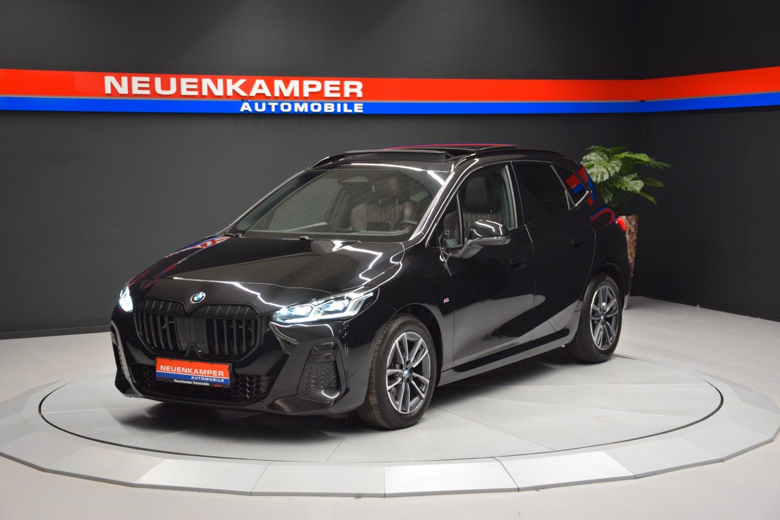 Fahrzeugabbildung BMW 218 i M Sport Leder Navi Pano. LED AHK DAB