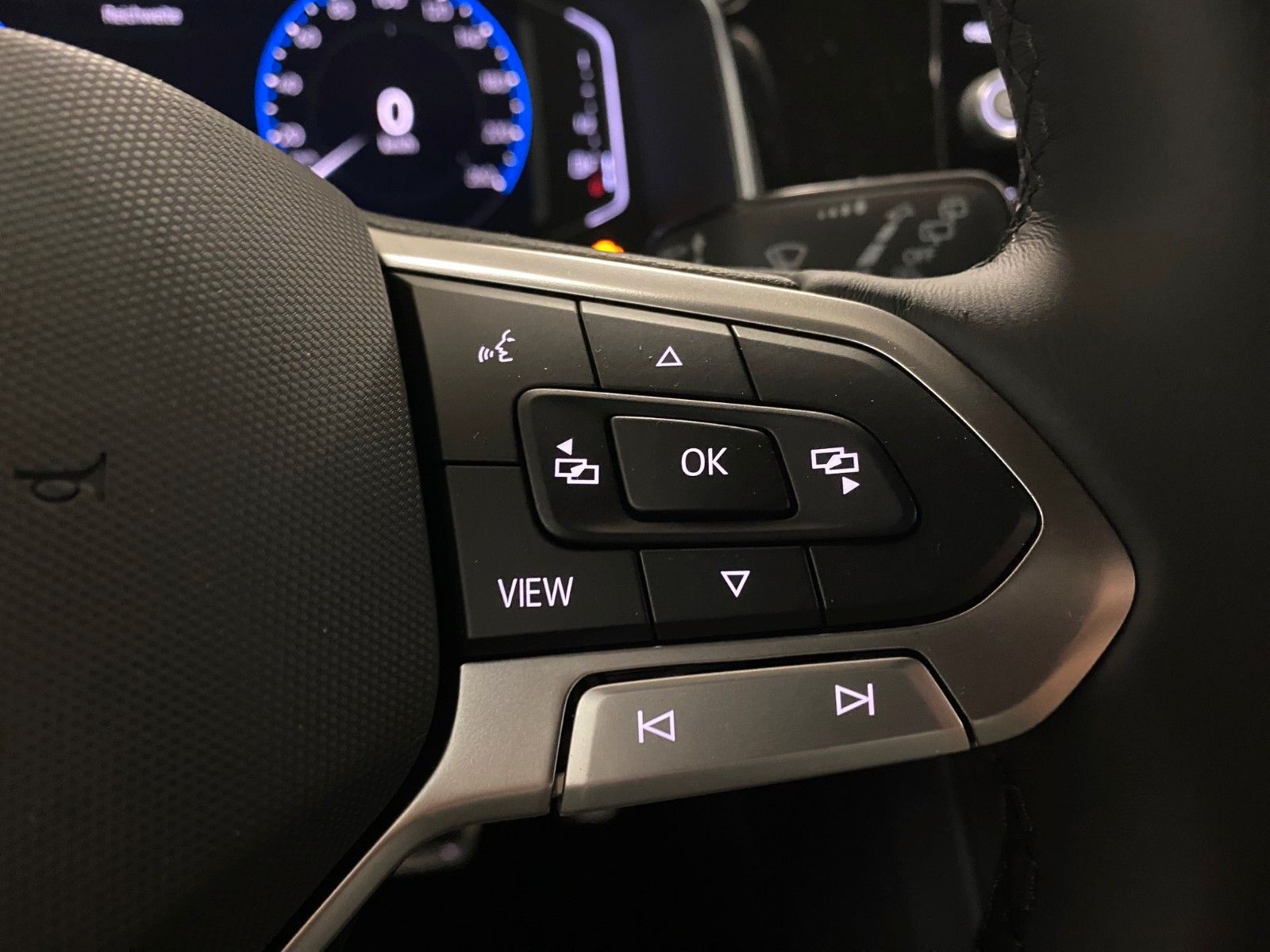 Fahrzeugabbildung Volkswagen Taigo 1.0 TSI DSG R-Line+MATRIX+iQ Light+ACC+App