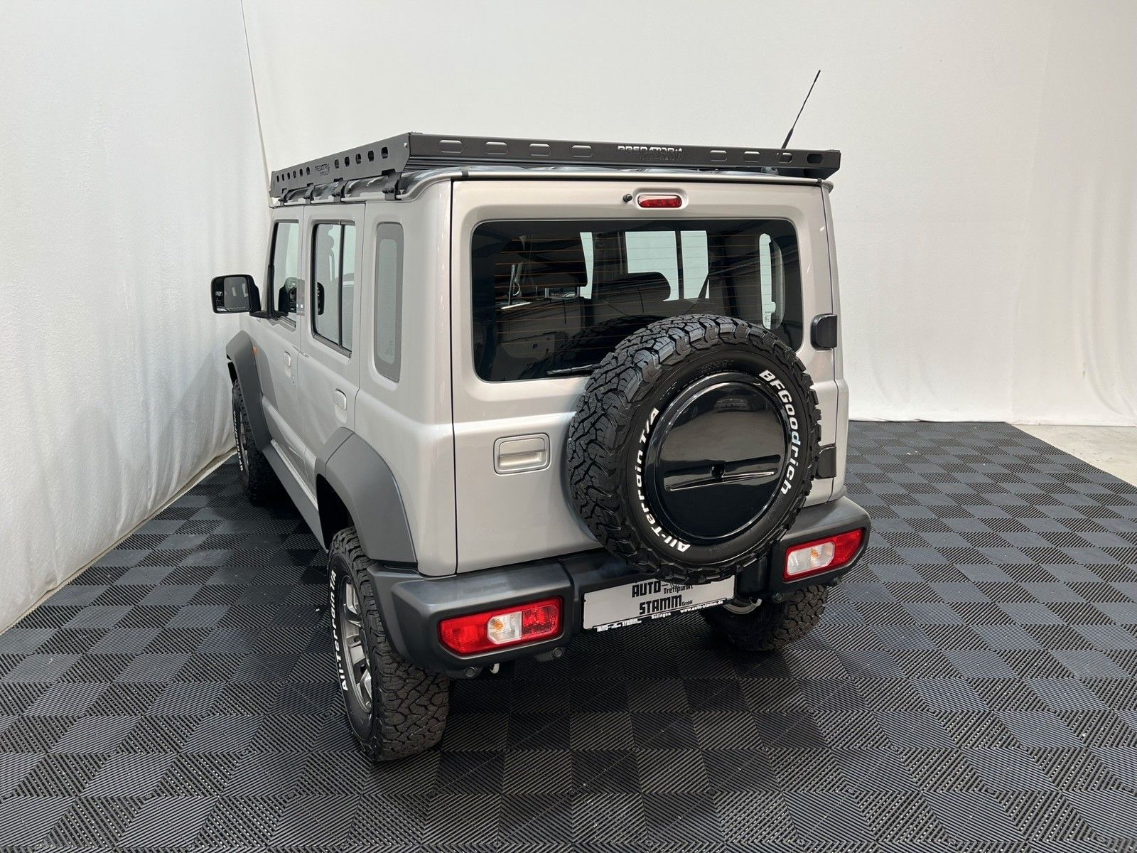 Fahrzeugabbildung Suzuki RTR Jimmy - 4/5 Türer / Offroad Edition