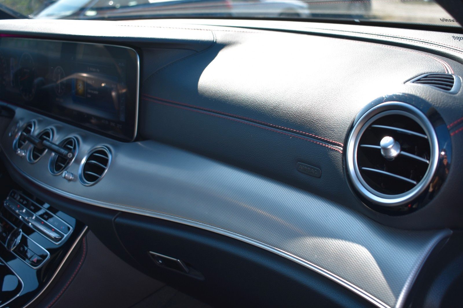 Fahrzeugabbildung Mercedes-Benz E 43 AMG Lim. 4Matic Nightp HUD Multibeam Panora