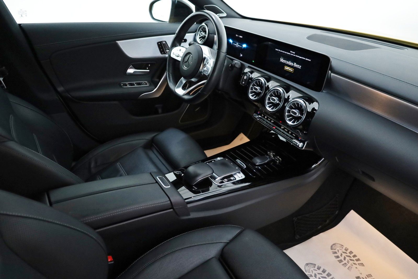 Fahrzeugabbildung Mercedes-Benz CLA 200d SB AMG Leder,Navi,LED,ACC,Burmester,360
