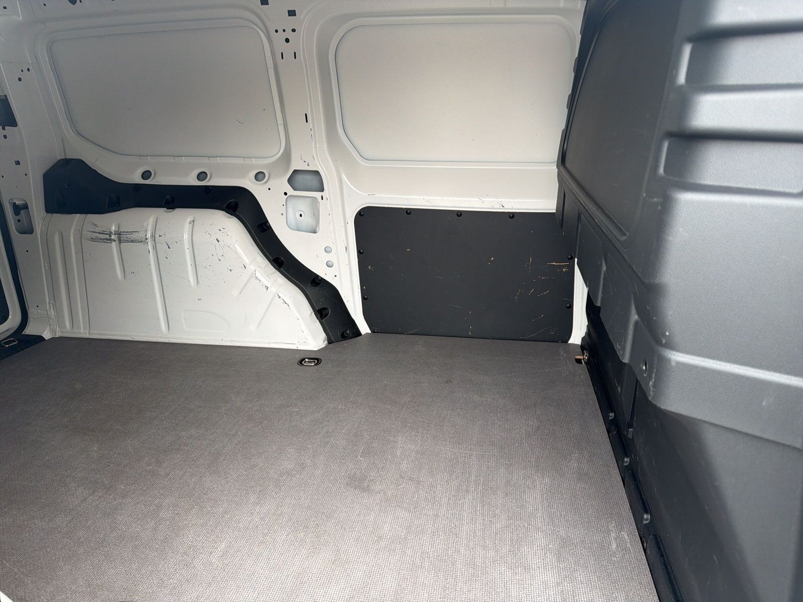 Caddy Cargo TDI Apple CarPlay AZV Klima