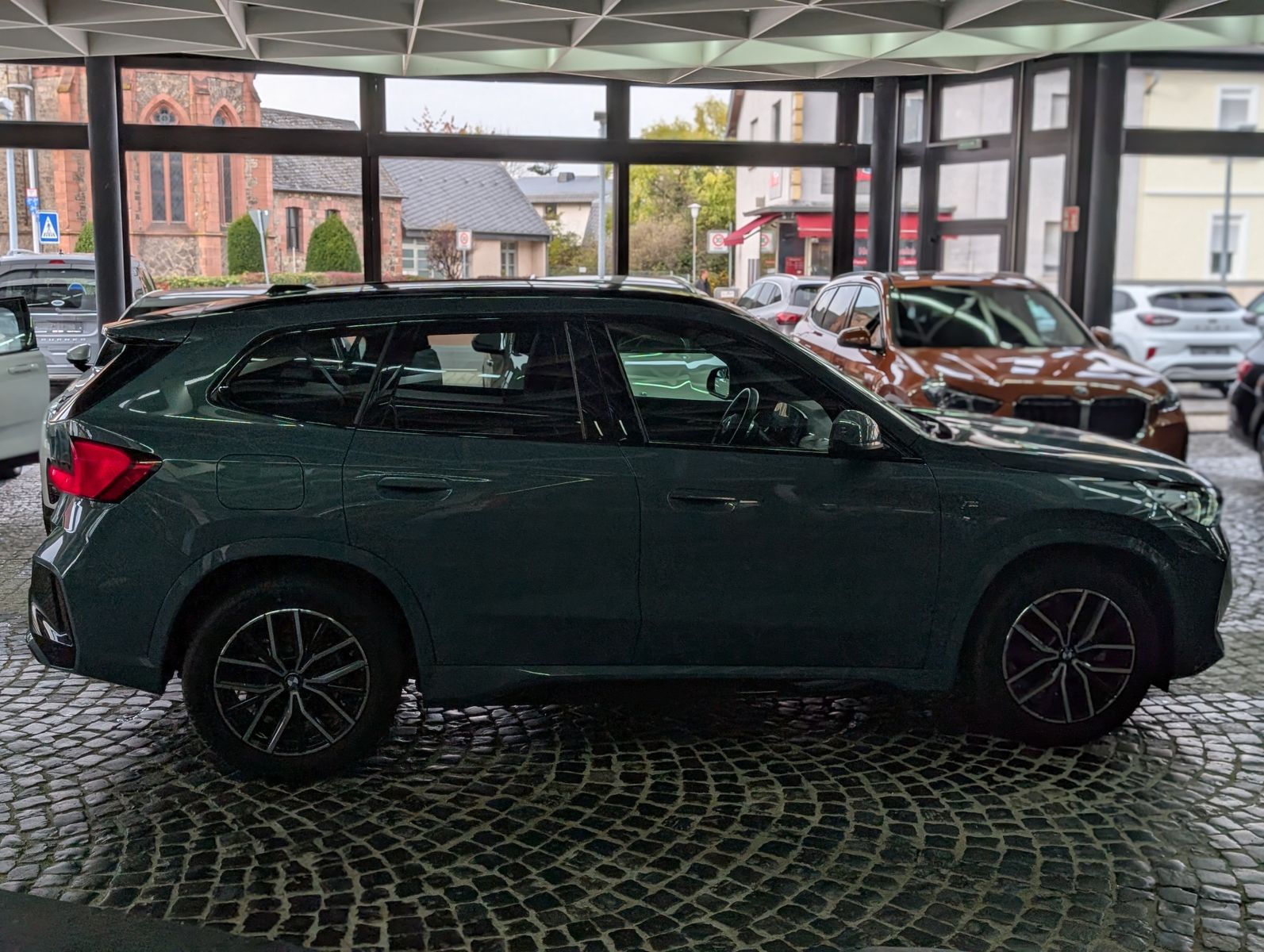 Fahrzeugabbildung BMW X1 18 d sDrive M Sport SHADOW AHK PANO KAM LEDER