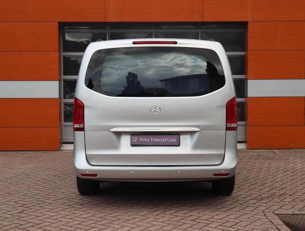 Mercedes-Benz V 220