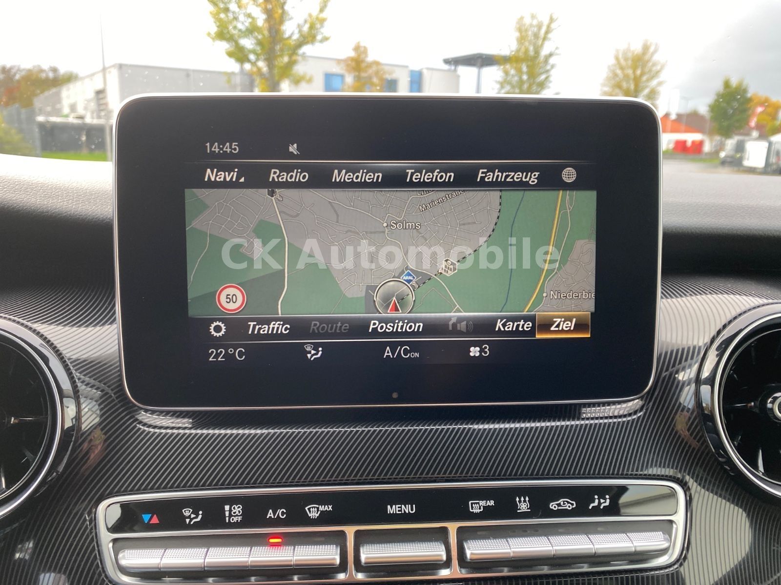 Fahrzeugabbildung Mercedes-Benz V 300d 4Matic Kompakt/AMG-Line/8 Sitze/360°/AHK