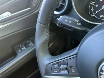 Alfa-Romeo Stelvio - 12