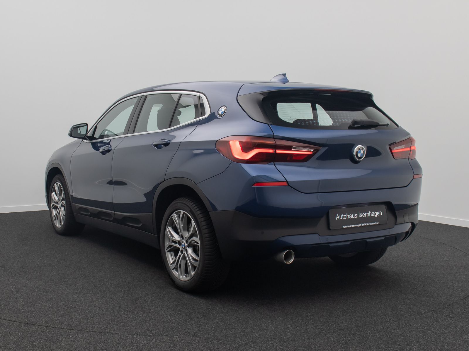Fahrzeugabbildung BMW X2 sD18i GeschwindigReg DAB ParkAs Sportsitz 18"