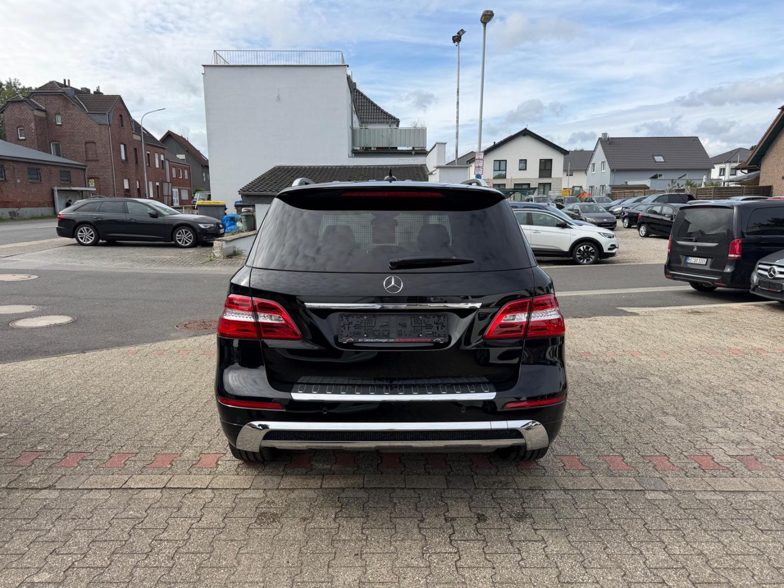 Mercedes-Benz ML 350 CDI 4Matic AMG PAKET 1.HD Leder H&K