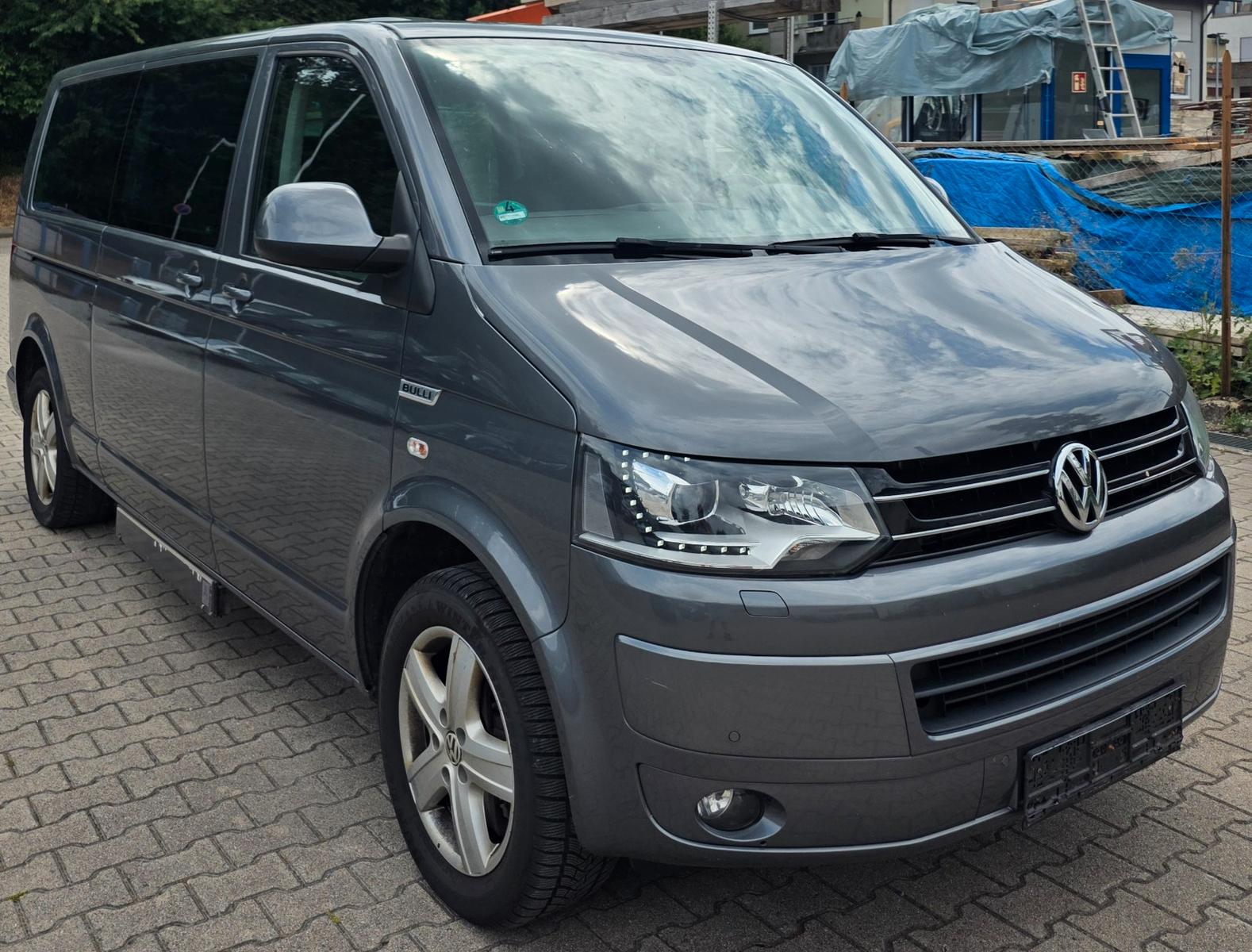 Volkswagen T5 Caravelle 2.0 TDI 9-Sitzer Lang RollstuhlTran