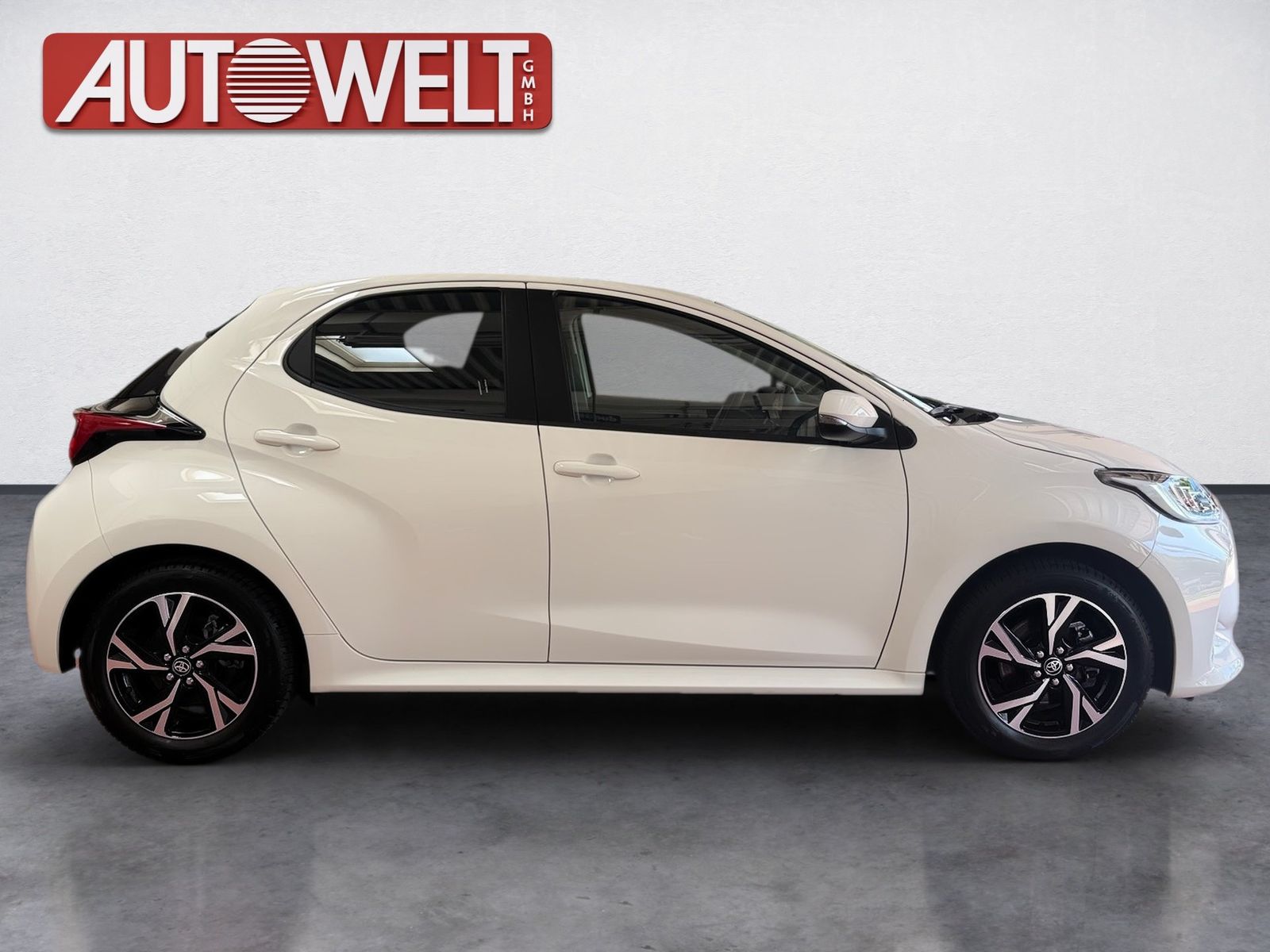 Fahrzeugabbildung Toyota Yaris 1.5 Teamplayer m. Comfort-Paket LED,SHZ,Ka