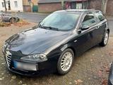 Alfa Romeo 147  TÜV neu top! - Alfa Romeo 147 in Köln