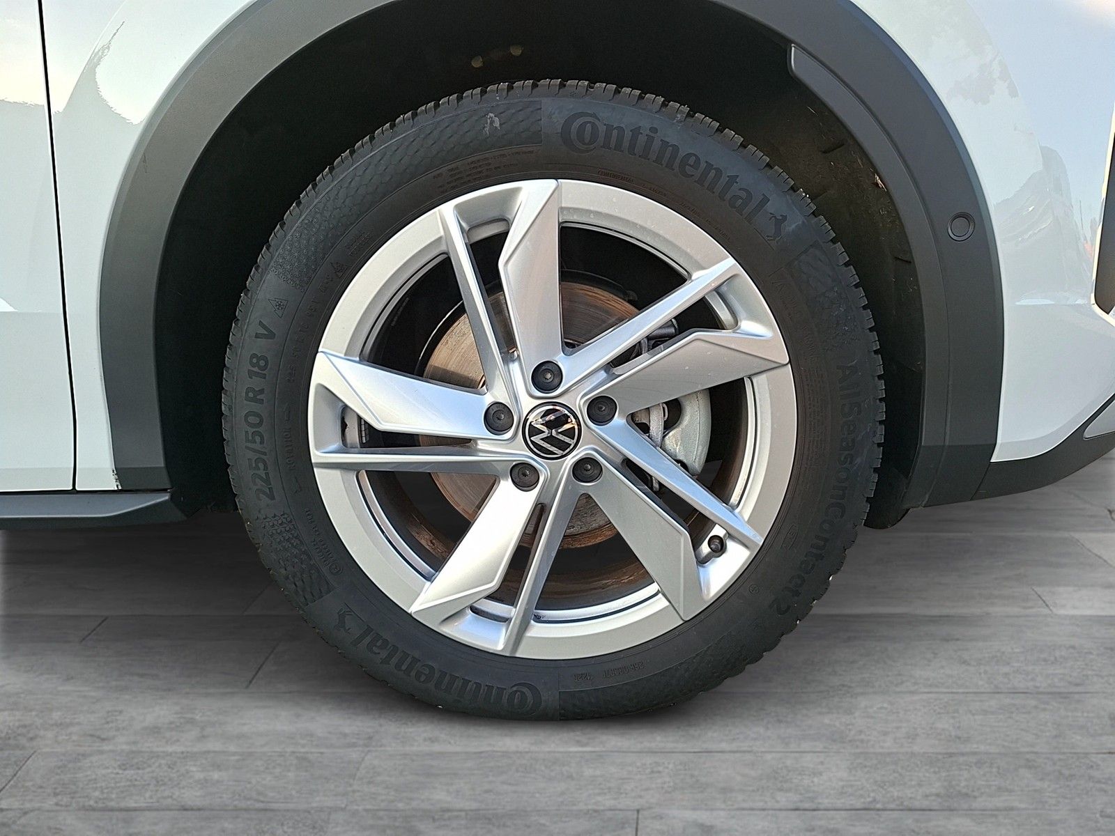 Fahrzeugabbildung Volkswagen T-Roc eTSI  Life DSG LEDplus Navi AID ACC RFK SH