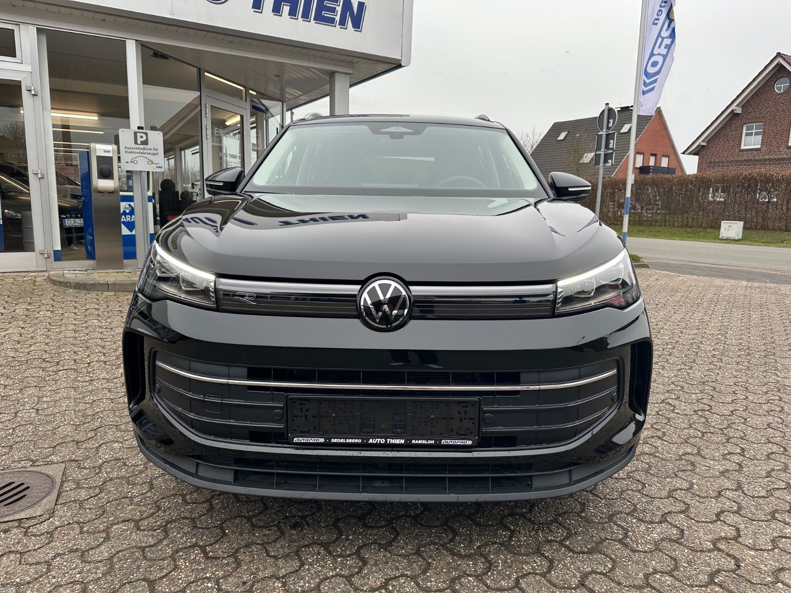 Fahrzeugabbildung Volkswagen Tiguan 1.5 eTSI Life DSG ACC/LED/Einparkh/Shzg