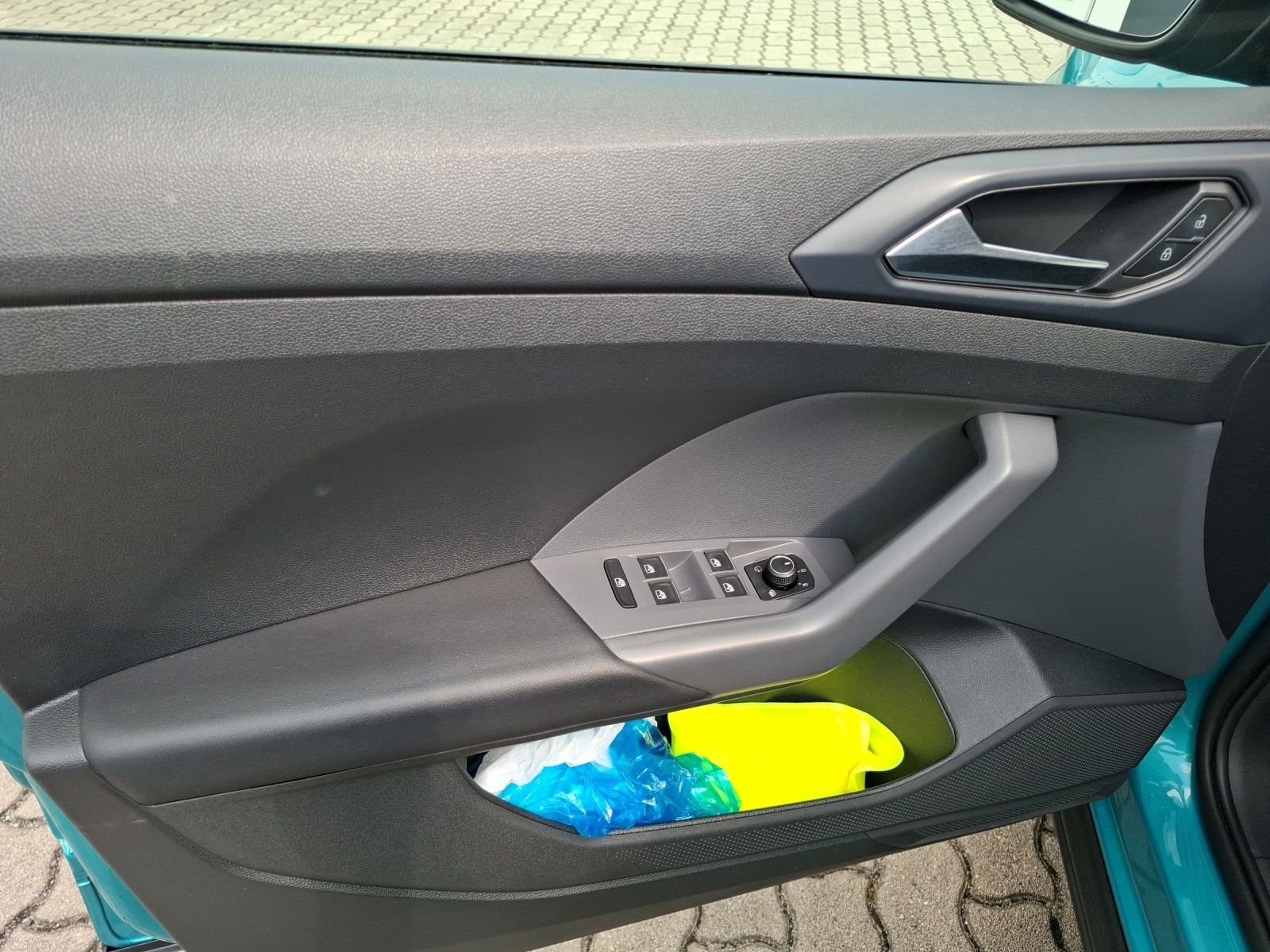Fahrzeugabbildung Volkswagen T-Cross TSI Style DSG LED AHK Navi AID RFK SH 18