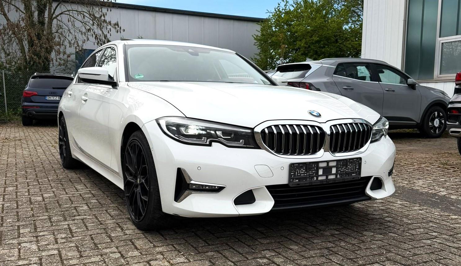 BMW 320d*NAVI*SCHIEBEDACH*LED*R.CAM*LUXURY LINE*