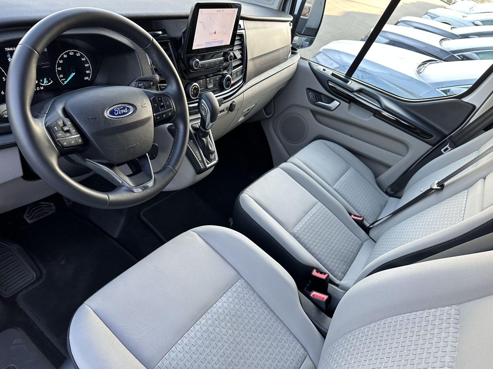 Fahrzeugabbildung Ford Tourneo Custom 320 L1H1 NAV+AHK+KAMERA+ACC+SHZ