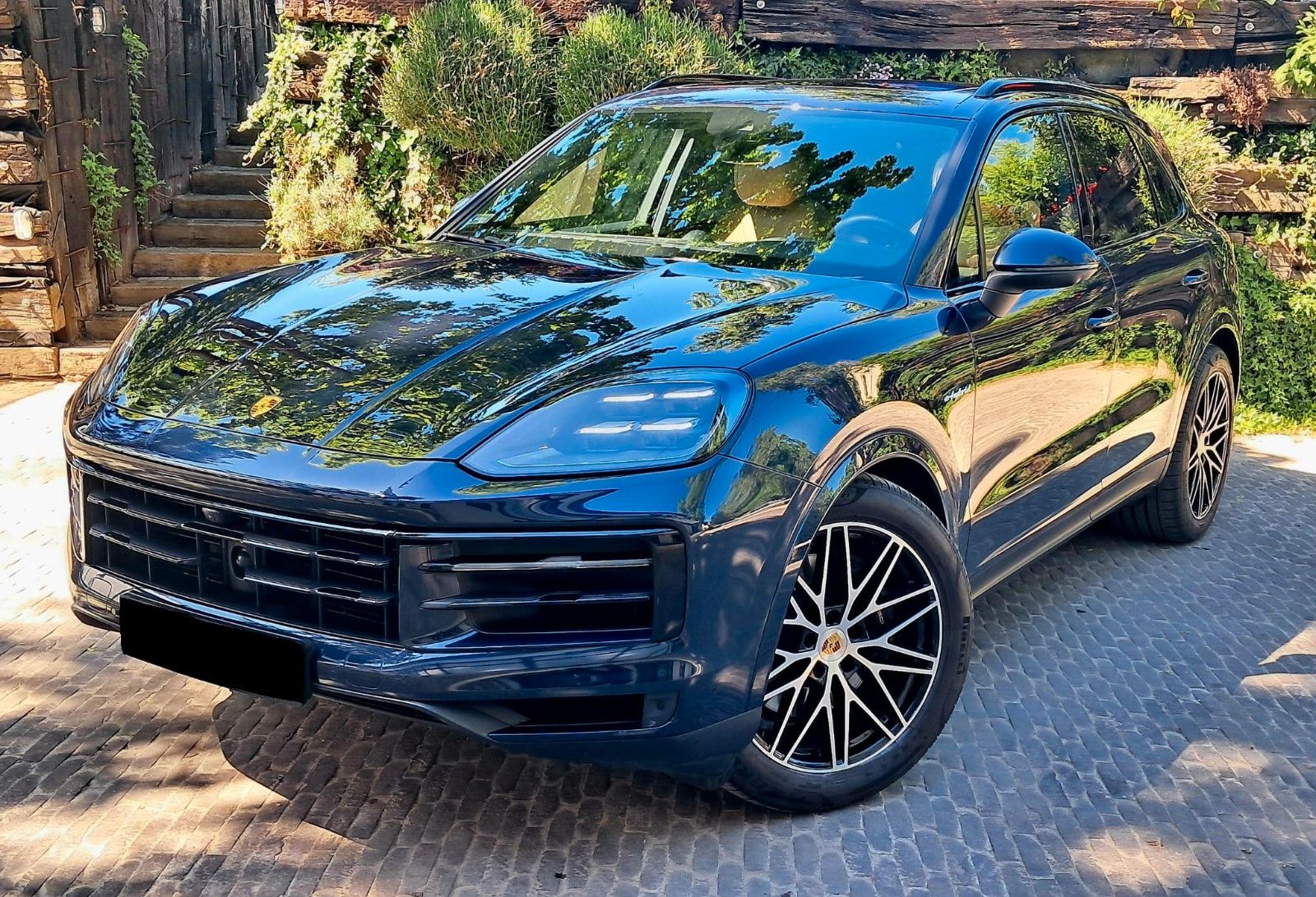 Porsche Cayenne - 1