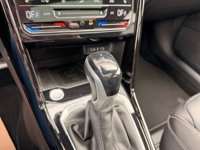 Fahrzeugabbildung Volkswagen T-Roc 2.0 TSI R-Line 4Motion DSG*Leder