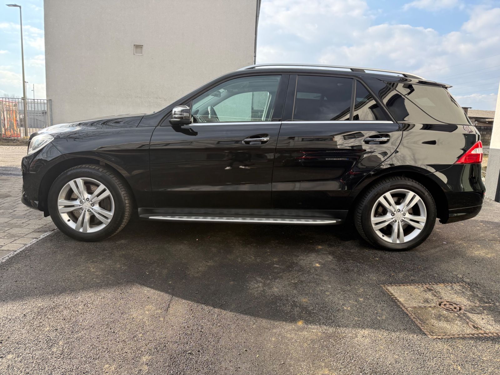 Fahrzeugabbildung Mercedes-Benz ML 500 AMG Line Panorama