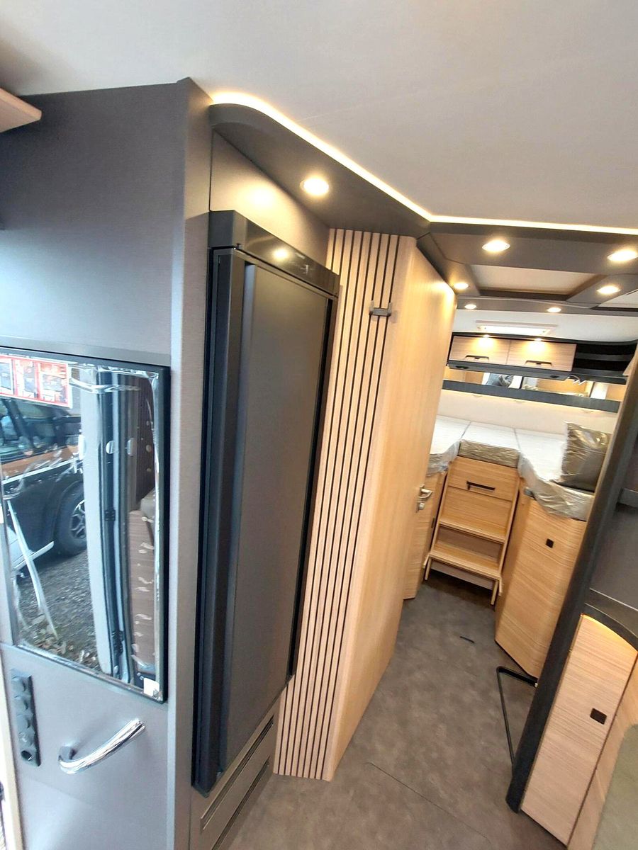 Fahrzeugabbildung Malibu I 470 RB LE K comfort Mercedes 2026 Assistenz