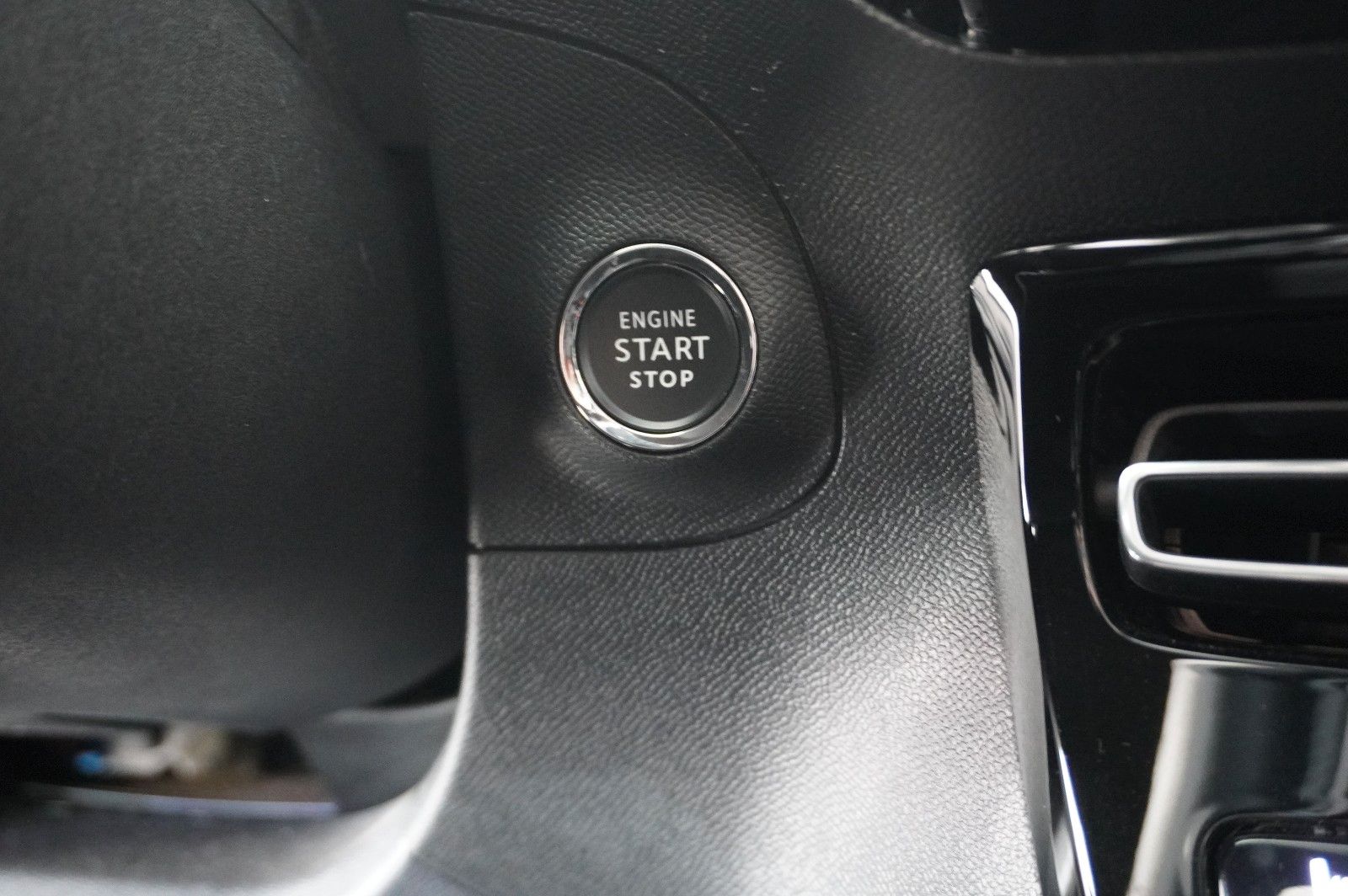 Fahrzeugabbildung Opel Mokka ELEGANCE 1.2T NAVI/LED/KAMERA/SPORT/SH/DAB