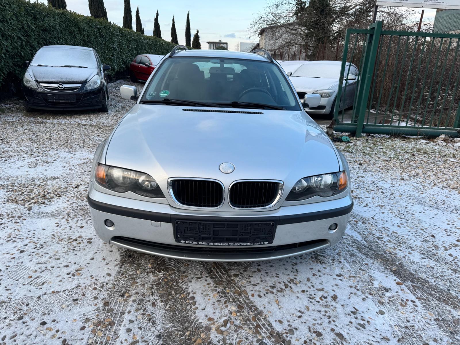 BMW 316 2004 — rear view