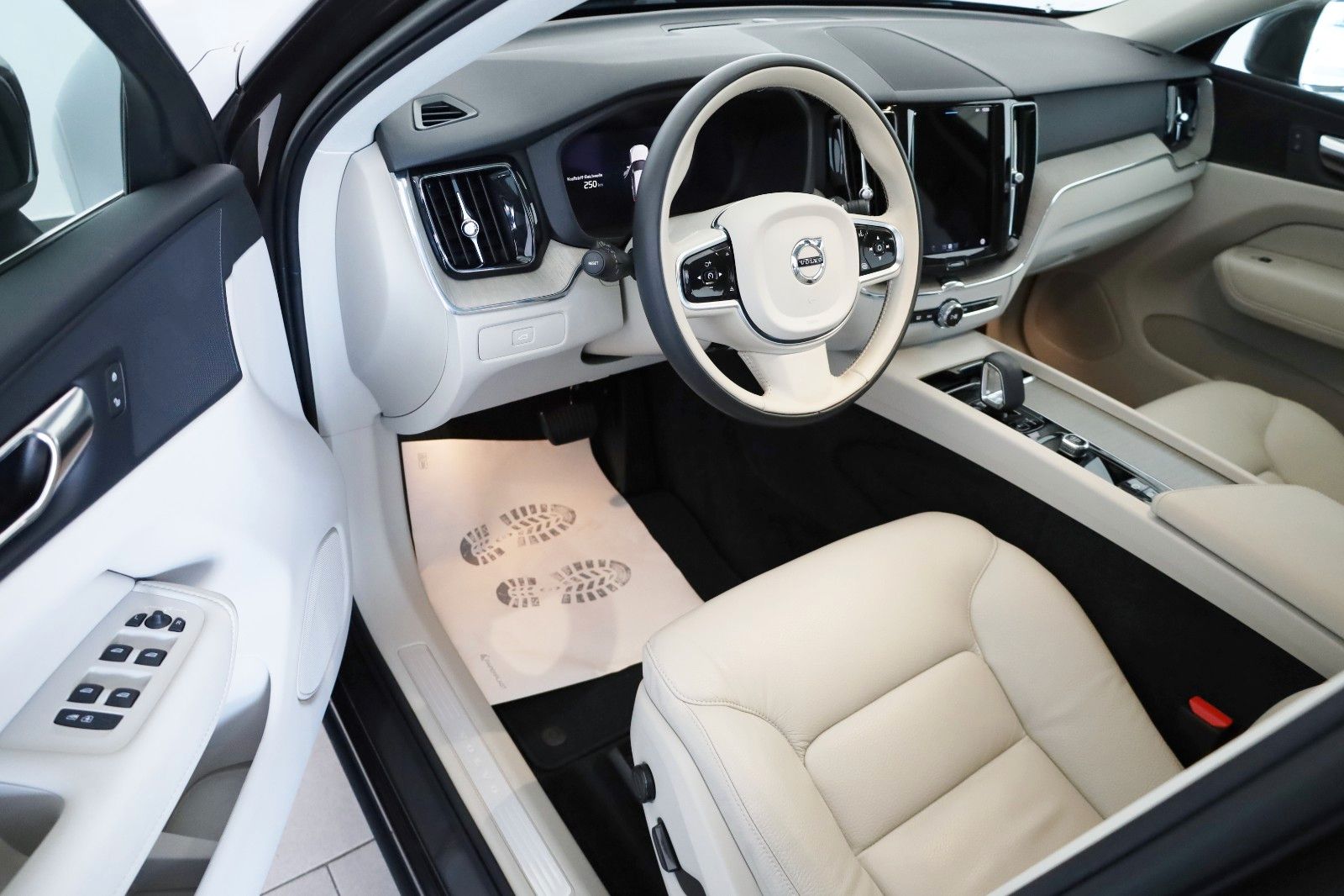 Fahrzeugabbildung Volvo XC60 Core,Leder,Navi,LED,SHx4,CarPlay,Kamera