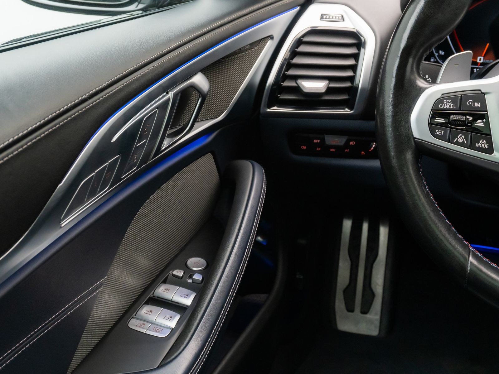 Fahrzeugabbildung BMW M850i xD GC 360° Laser SoftCl DisplKey Belüftung