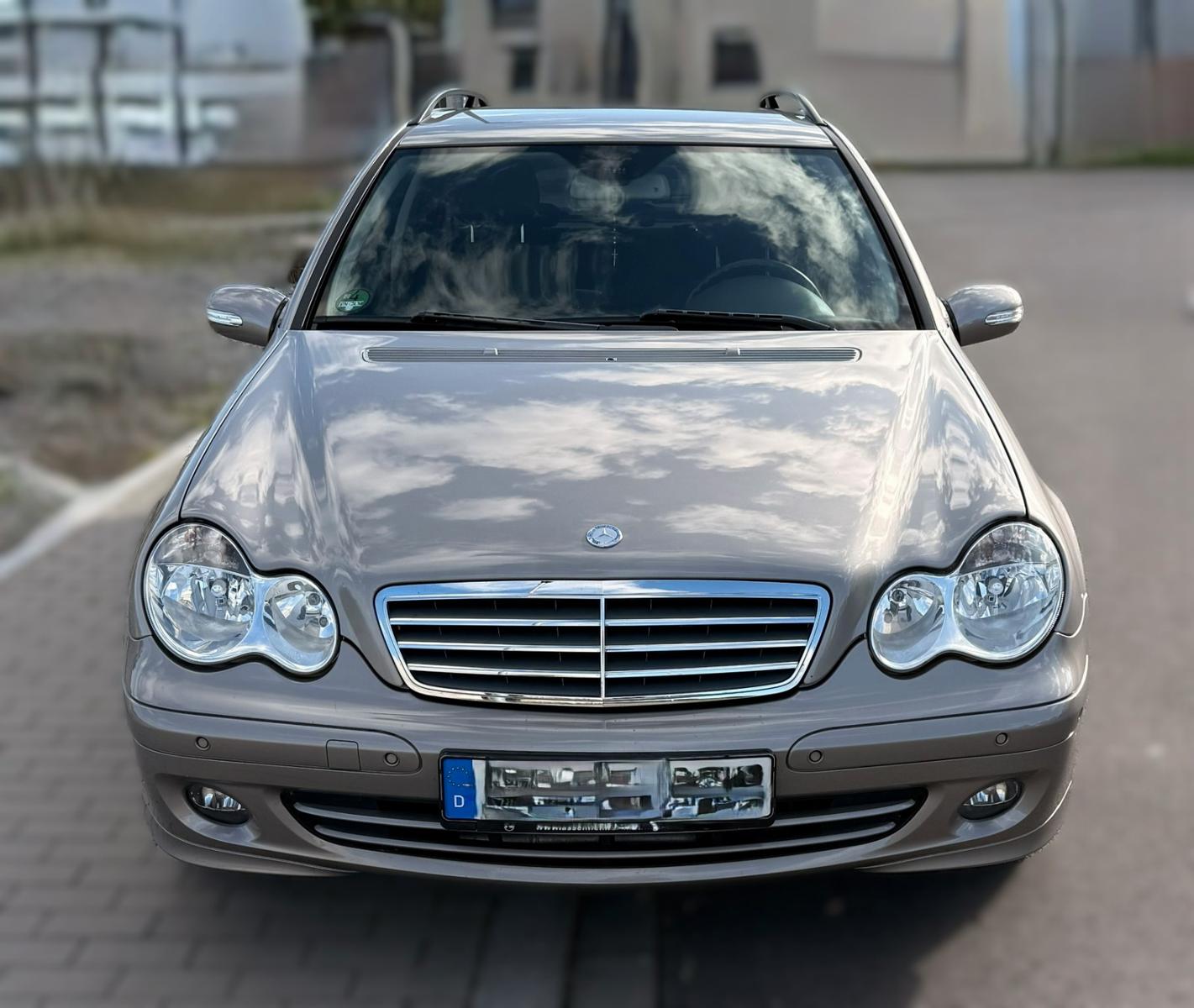 Mercedes-Benz C230 2006 — interior