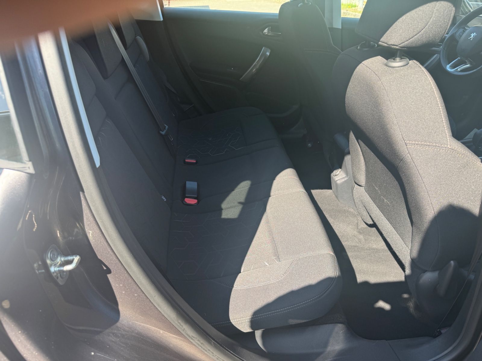 Fahrzeugabbildung Peugeot 2008 Active Klimaanlage