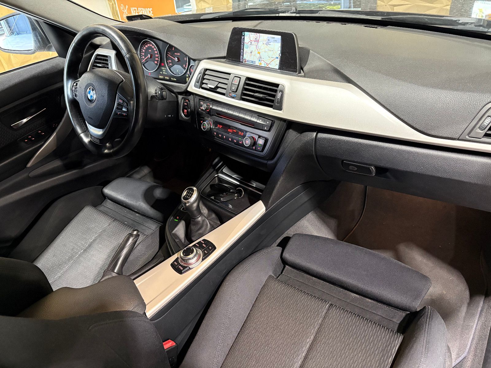 Fahrzeugabbildung BMW 325 Baureihe 3 Touring 325 d/NAVI/PDC/SHZ/KLIMA/