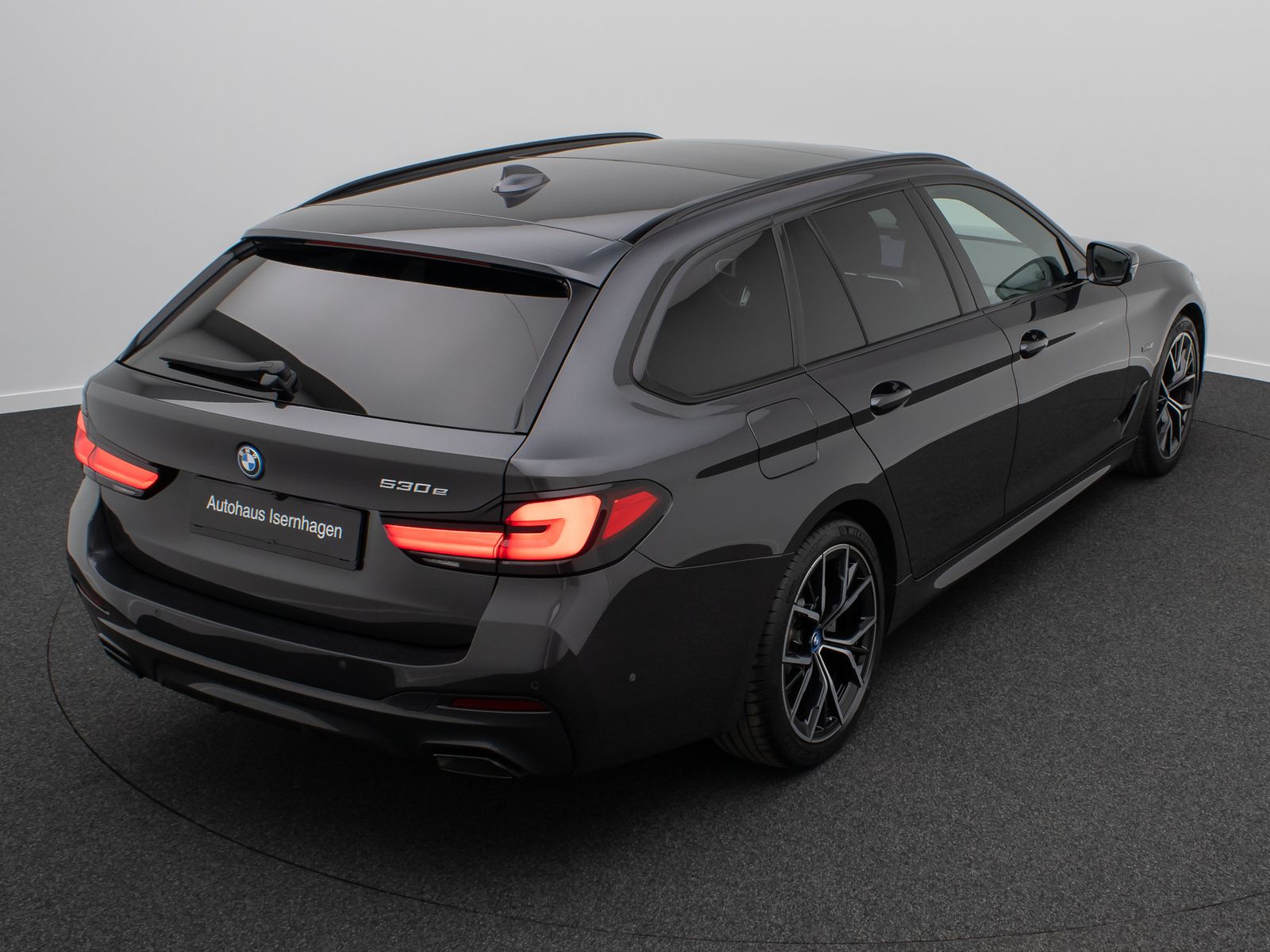 Fahrzeugabbildung BMW 530e M Sport Laser DAB HiFi HUD DispKey Panorama