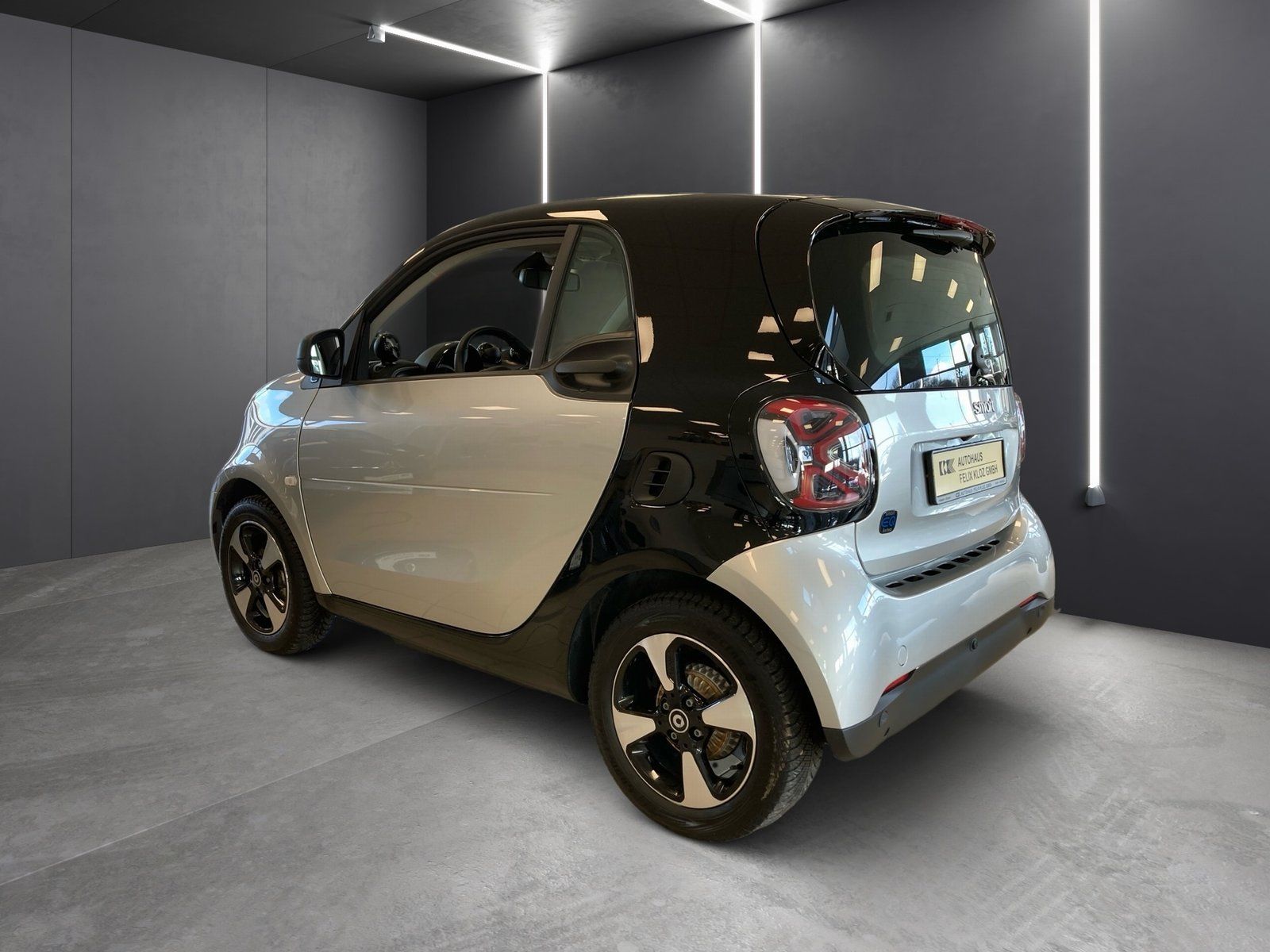 Fahrzeugabbildung Smart smart EQ fortwo Exclusive*Kamera*Media*LED*22kW*