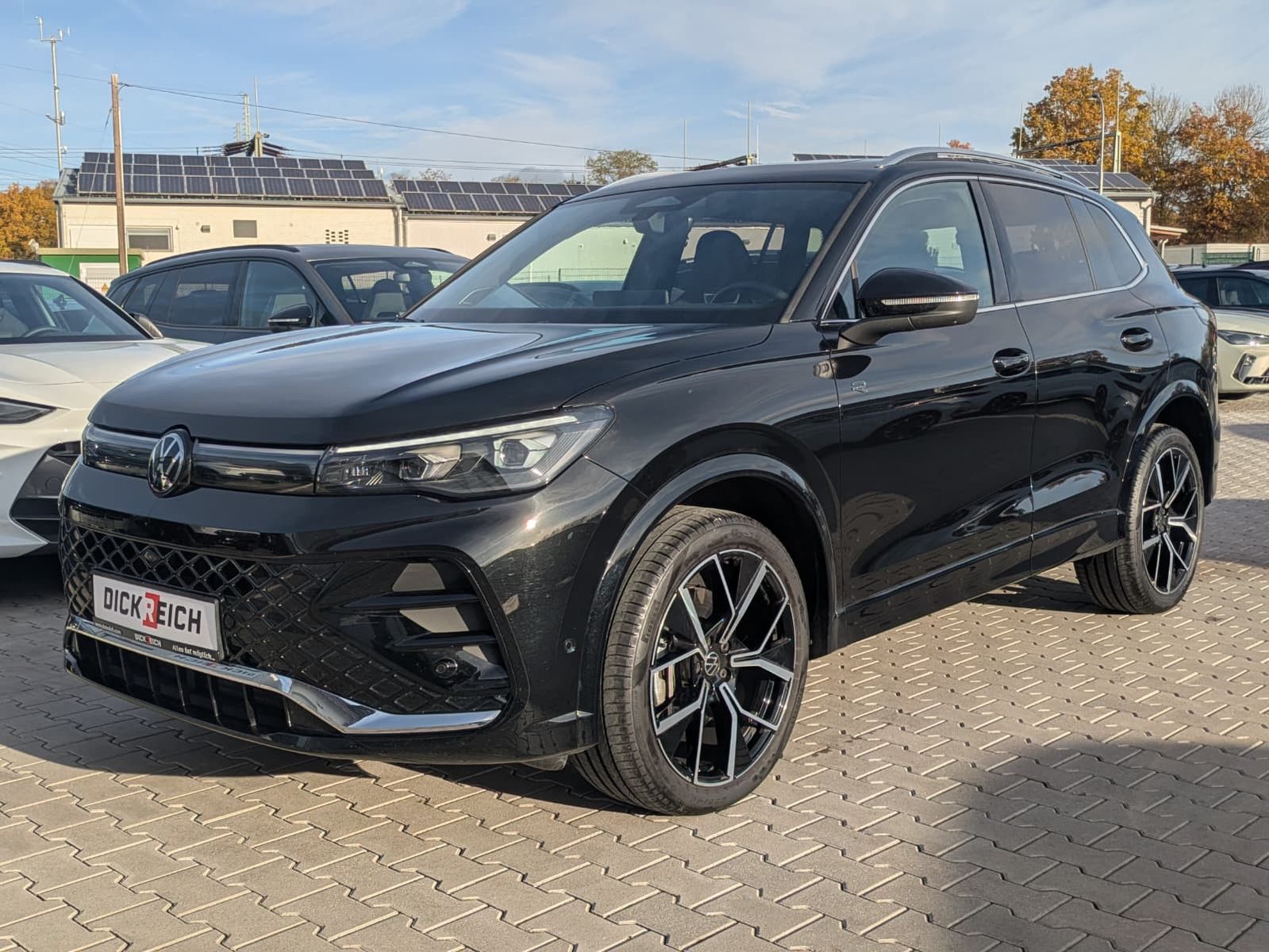 Fahrzeugabbildung Volkswagen Tiguan 2.0 TDI 4M R-Line PANO*H&K*AHK*MATRIX*20"