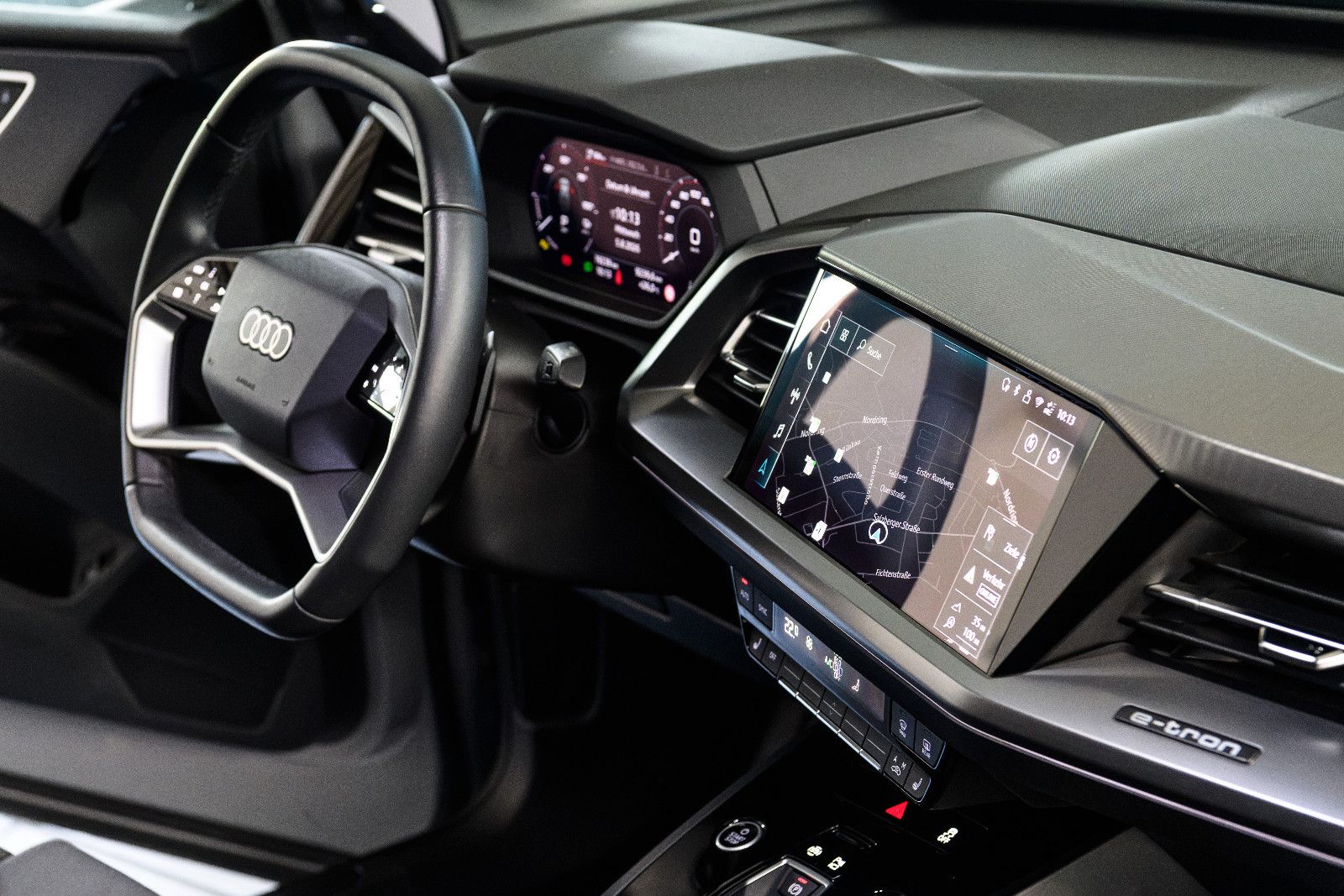 Fahrzeugabbildung Audi Q4 e-tron 45 quattro S-Line MATRIX/RFK/NAVI/