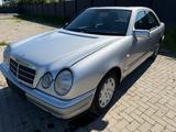 Mercedes-Benz E 200 Limousine 69.000 KM - gebrauchte Mercedes-Benz E 200 aus dem Jahr 1996