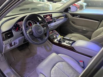 Audi A8 - 8