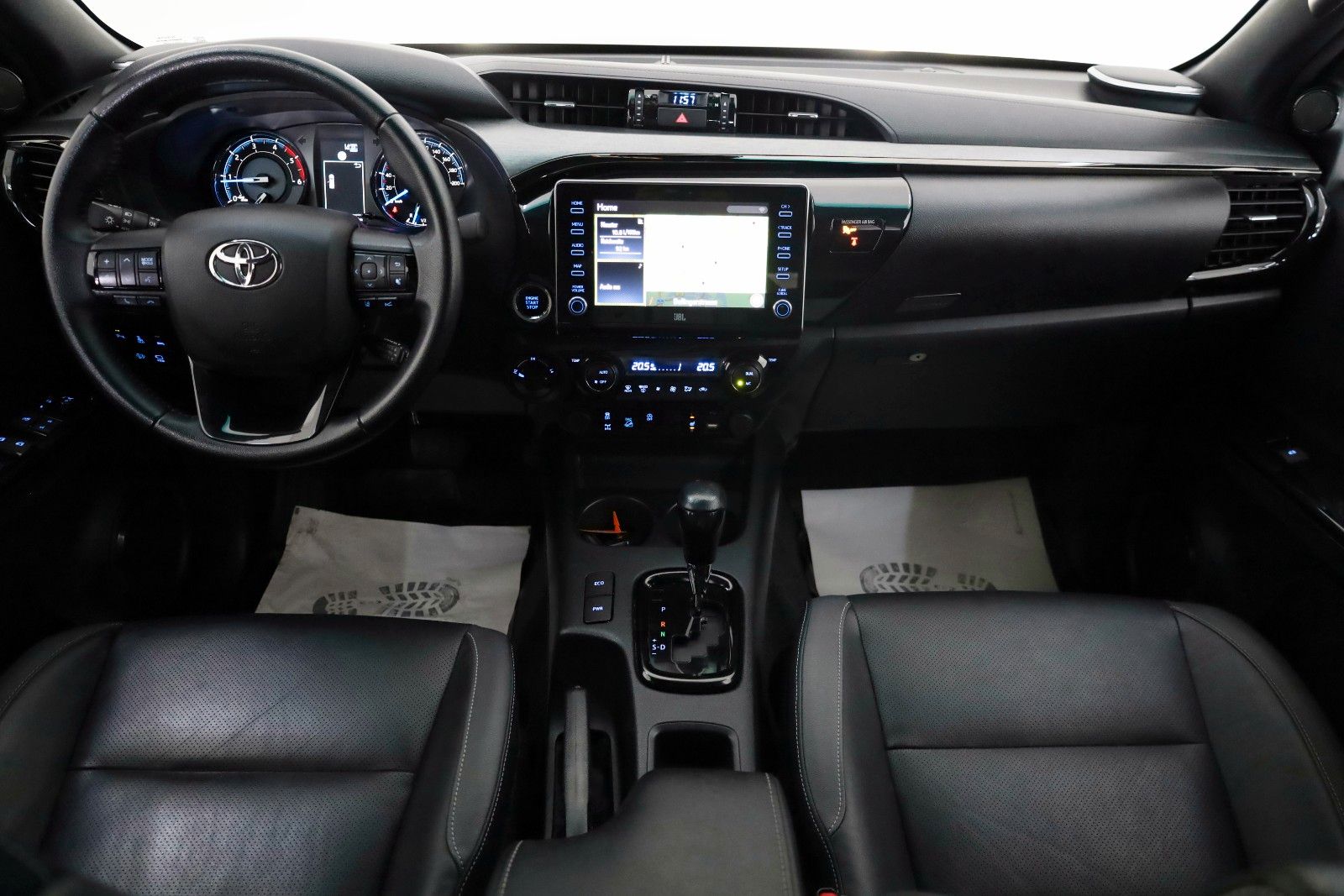 Fahrzeugabbildung Toyota Hilux 2.8 D-4D Invincible,ACC,Navi,Rollo,AHK