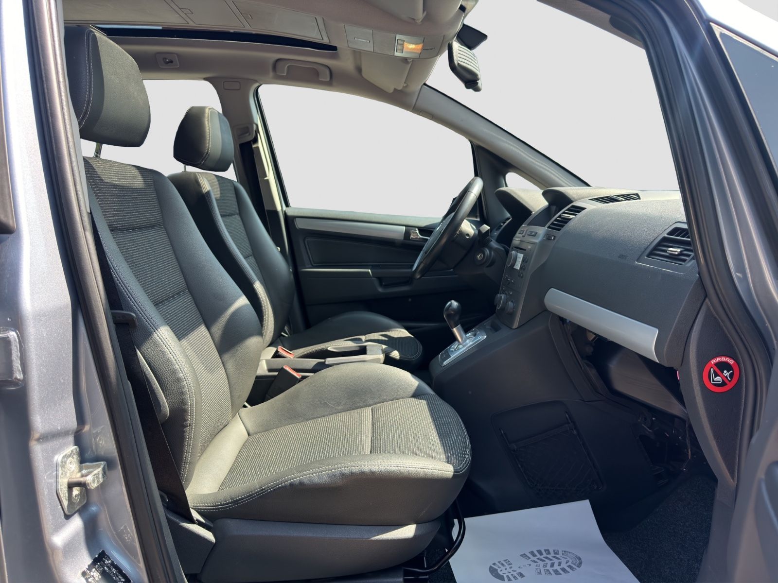 Fahrzeugabbildung Opel Zafira B Cosmo/7. Sitzer/Klimaautom./Pano./TÜV