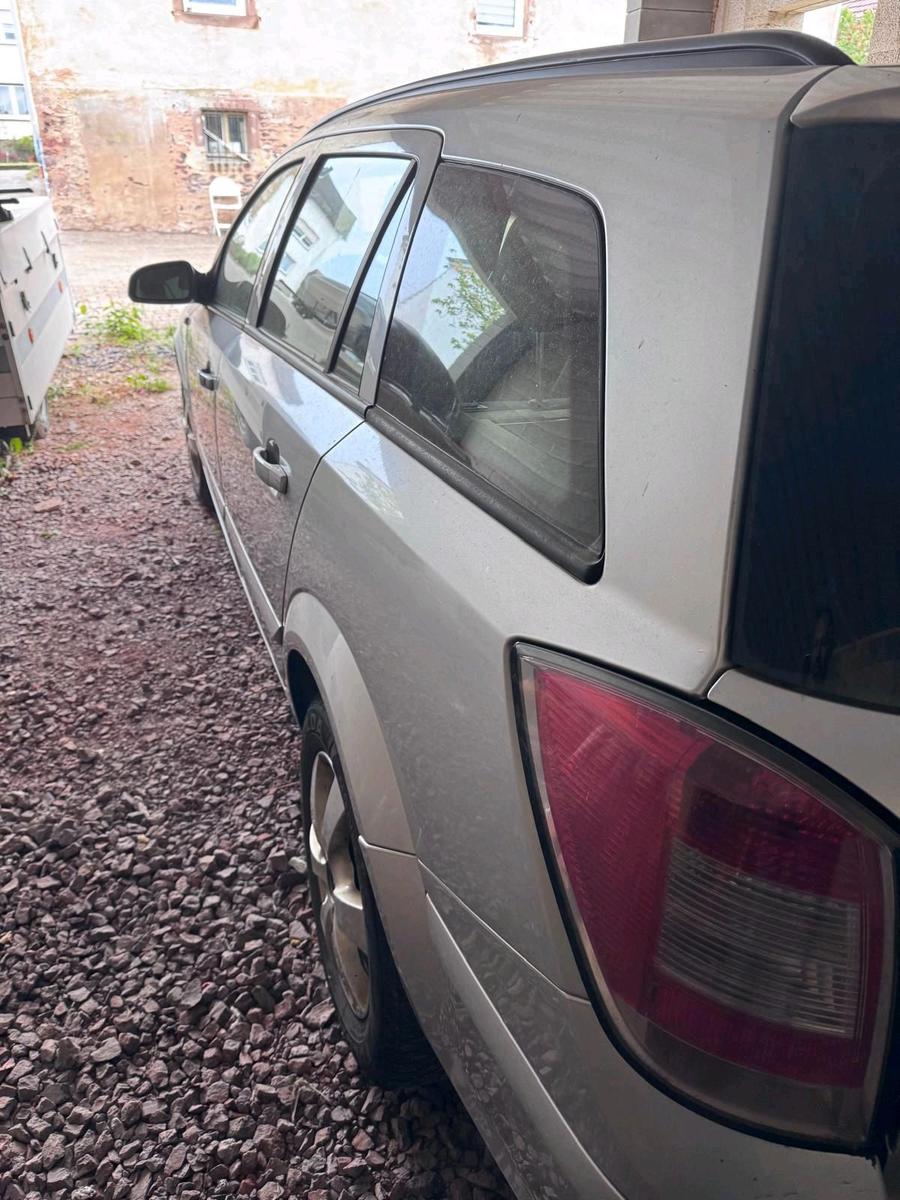 Opel Astra 2008 — салон