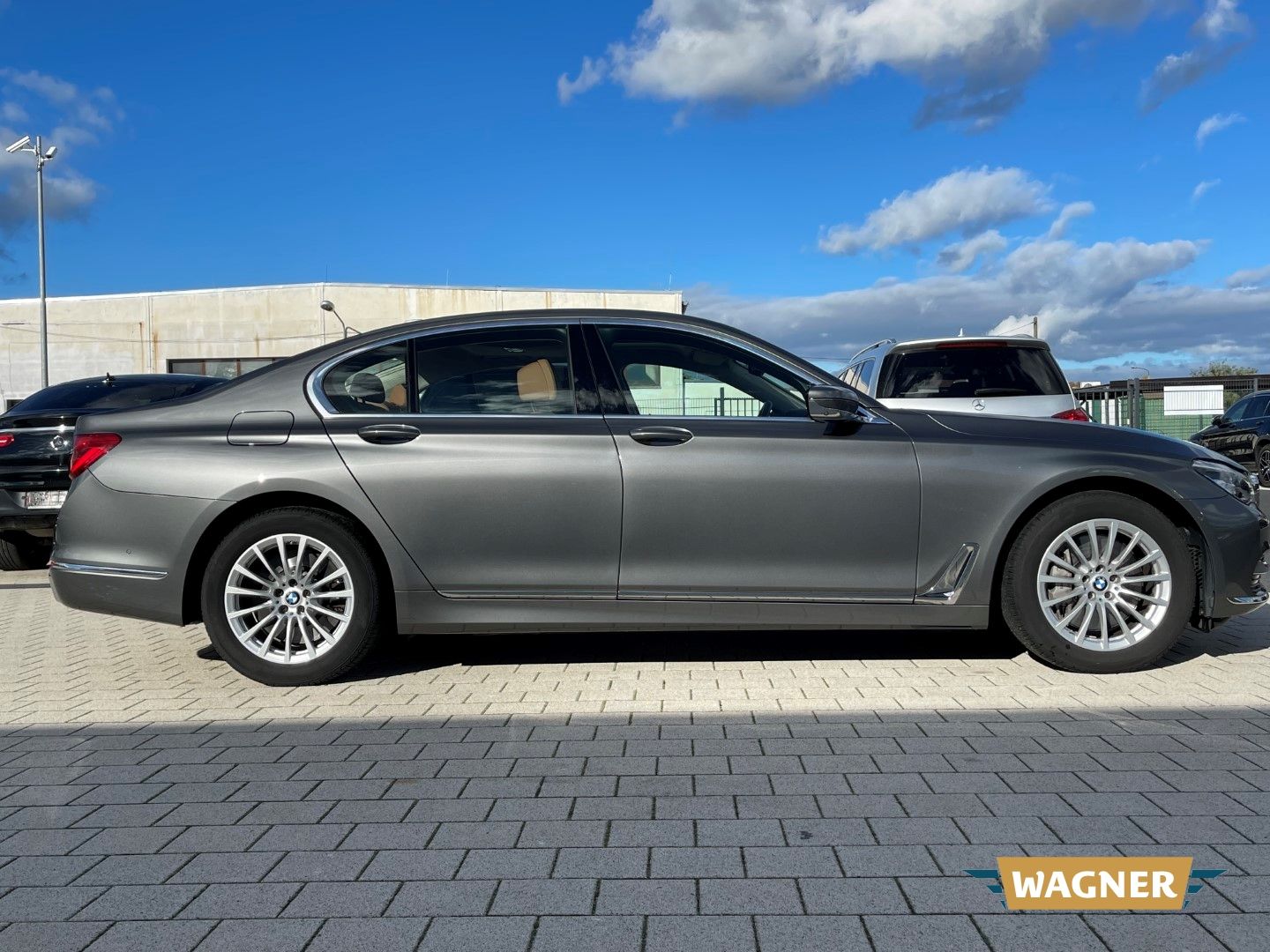Fahrzeugabbildung BMW 750 i Lim Laserlicht Standheizung Massage