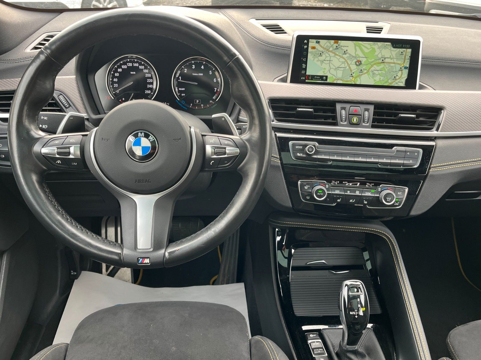 Fahrzeugabbildung BMW X2 sDrive20i M SPORTPAKET X Navi Pano LED HUD