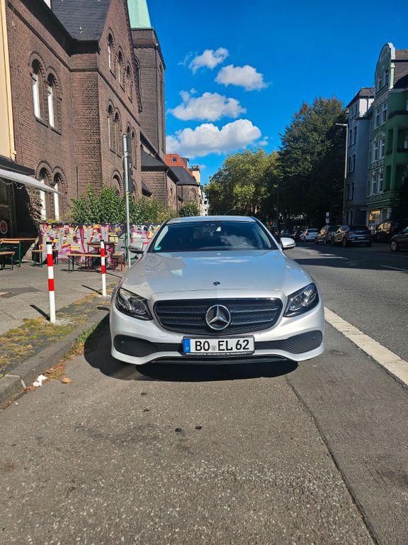Image of Mercedes-Benz E 220