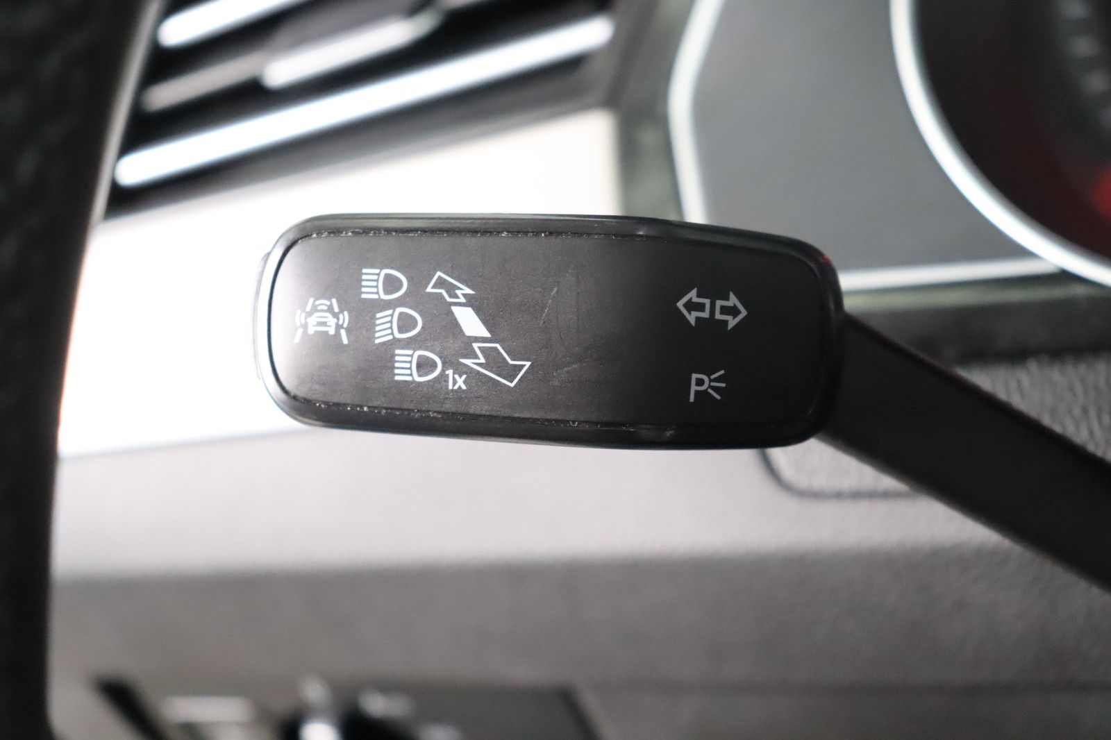 Fahrzeugabbildung Volkswagen Passat 4MOTION * Navi * LED * Massage
